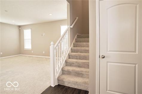 8709 Rowling Way Indianapolis IN 46239