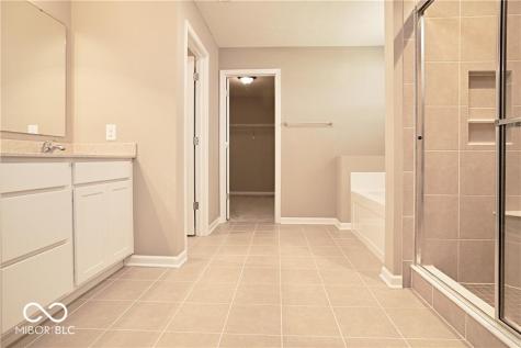 8709 Rowling Way Indianapolis IN 46239