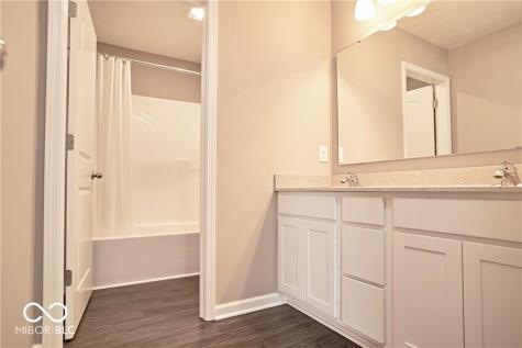 8709 Rowling Way Indianapolis IN 46239