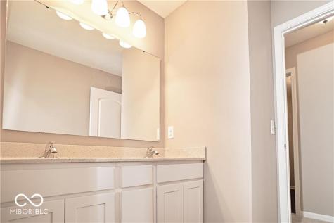 8709 Rowling Way Indianapolis IN 46239