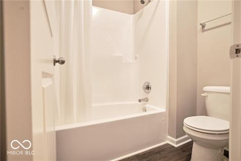 8709 Rowling Way Indianapolis IN 46239