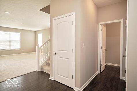 8709 Rowling Way Indianapolis IN 46239