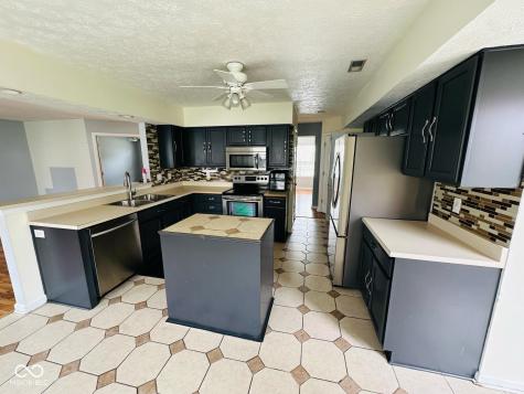 6932 Thousand Oaks Lane Indianapolis IN 46214