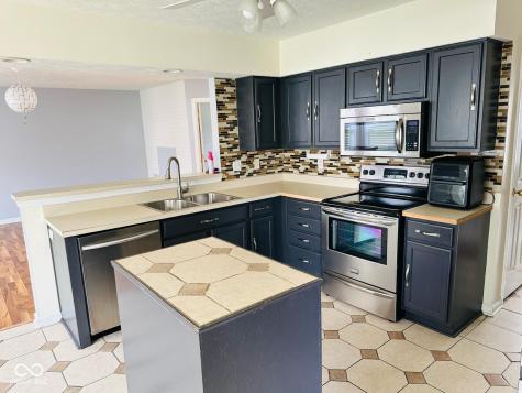6932 Thousand Oaks Lane Indianapolis IN 46214