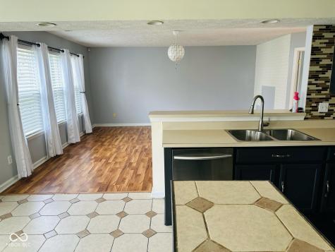 6932 Thousand Oaks Lane Indianapolis IN 46214