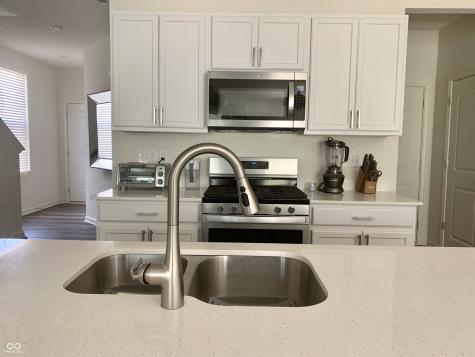 13428 Dewpoint Lane Fishers IN 46037