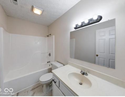 7621 Orchard Village Drive Indianapolis IN 46217