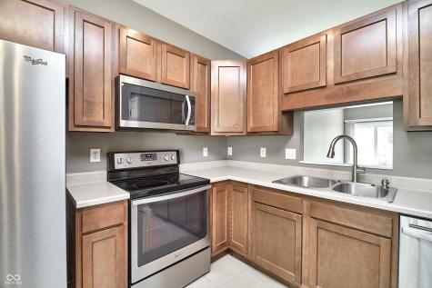 11193 Boston Way Fishers IN 46038