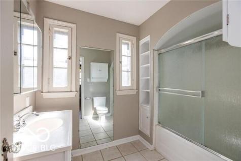 6206 Meridian Street West Drive Indianapolis IN 46260