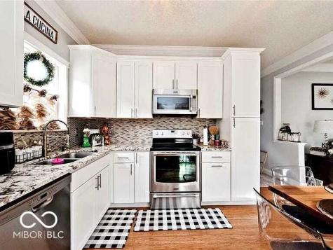 10267 Blue Sky Drive Avon IN 46123