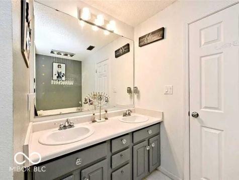 10267 Blue Sky Drive Avon IN 46123