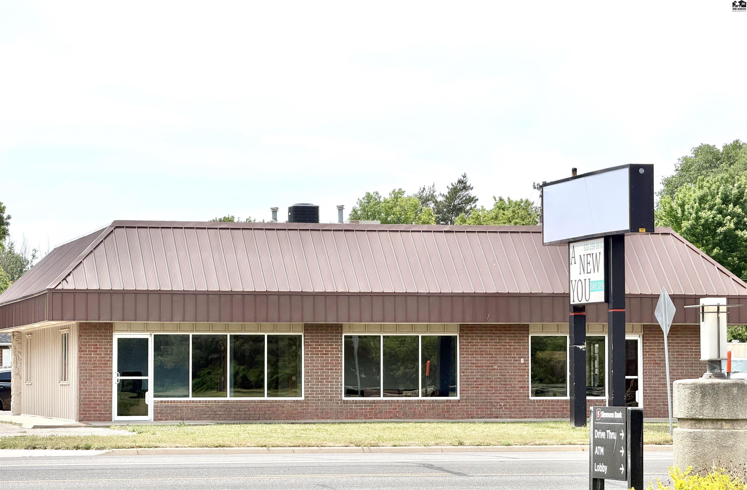 27 E 30th Avenue Hutchinson KS 67502