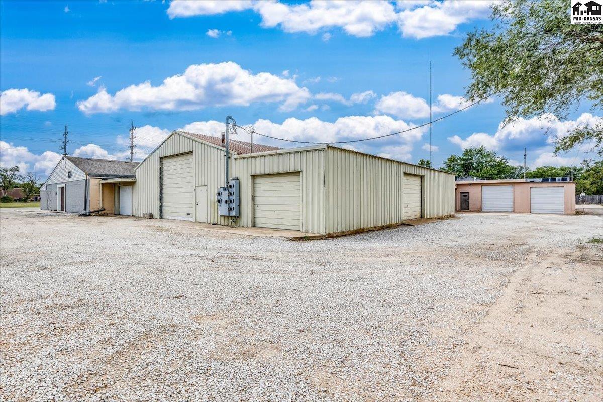 706 W 2nd Avenue Hutchinson KS 67501