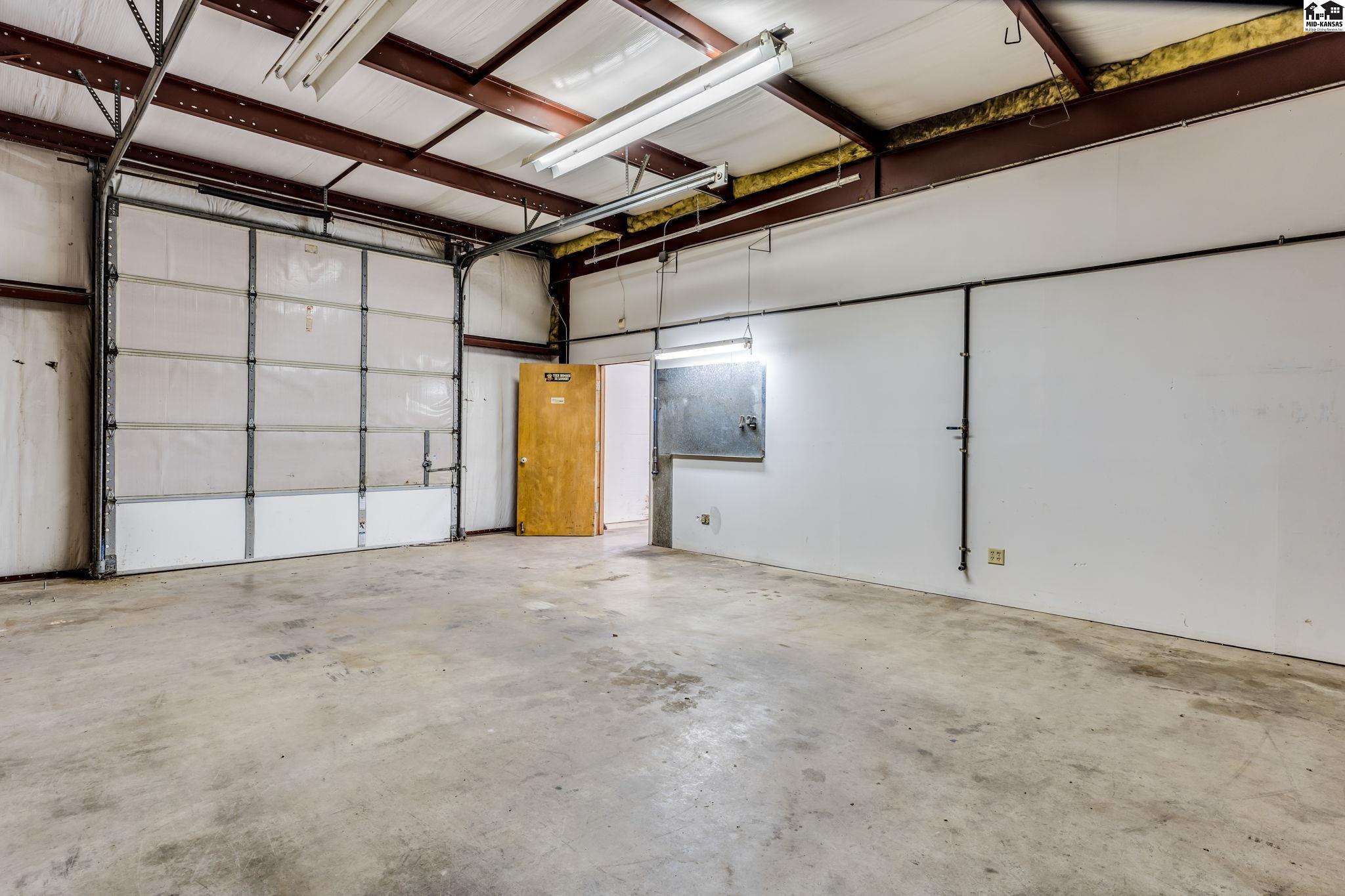 0000 E 4 Hutchinson KS 67501