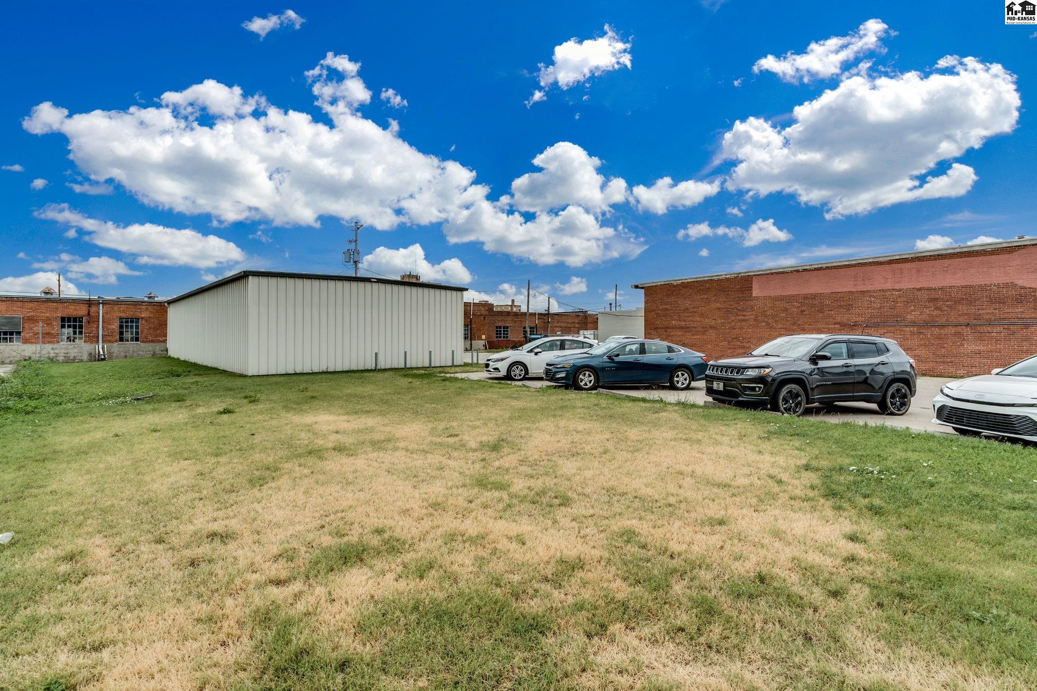 0000 E 4 Hutchinson KS 67501