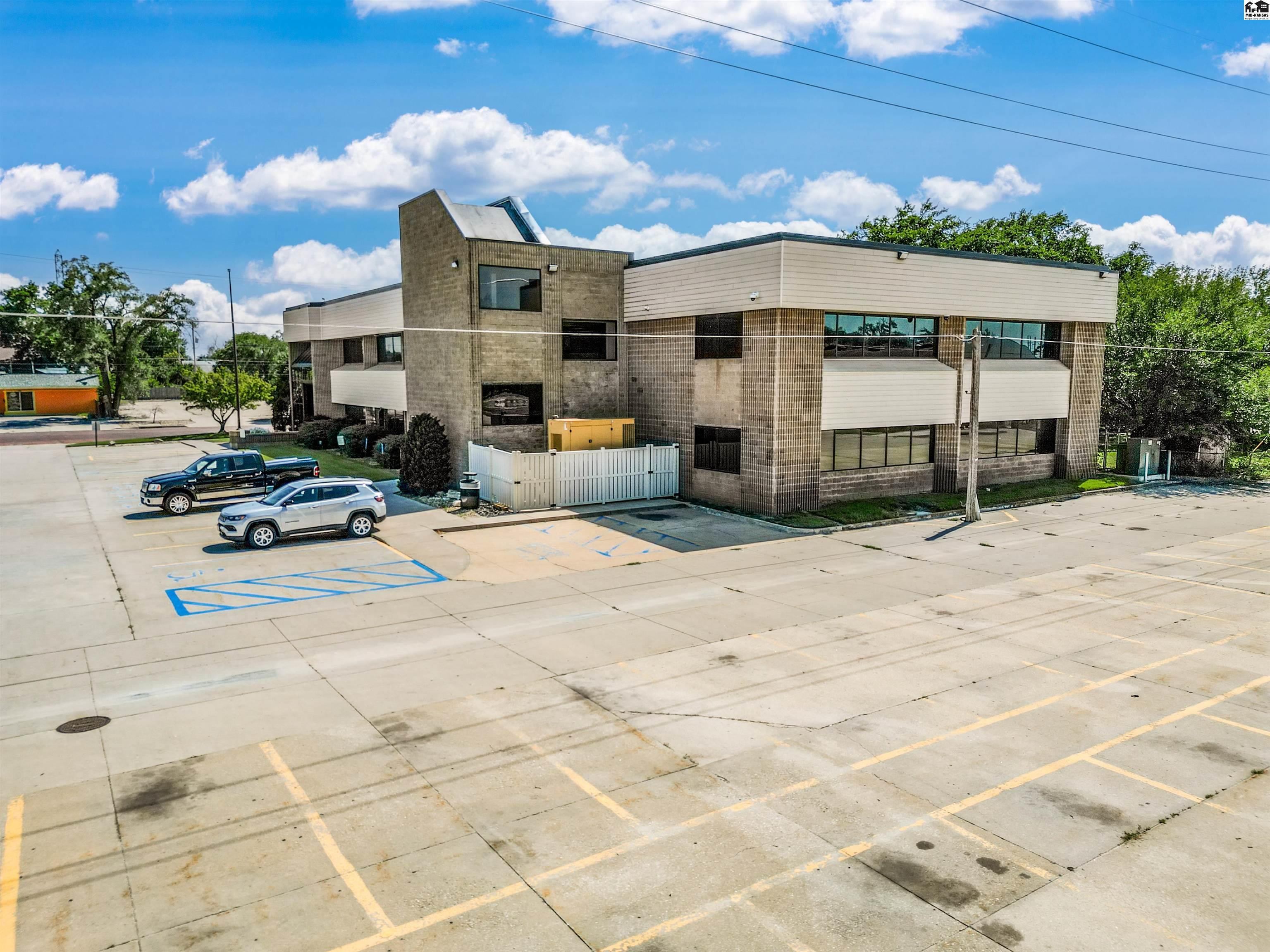 500 W 1st Avenue Hutchinson KS 67501