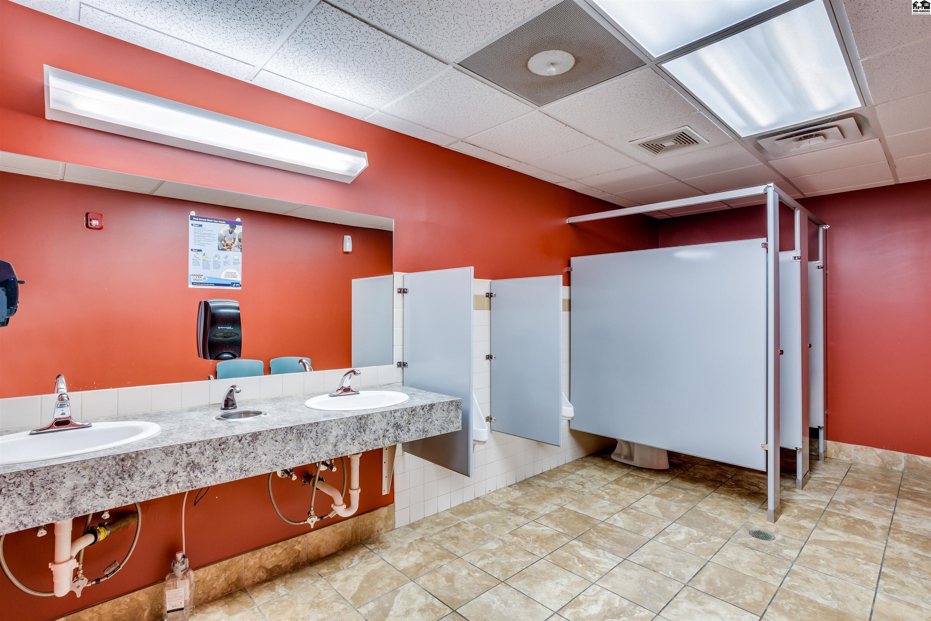 500 W 1st Avenue Hutchinson KS 67501