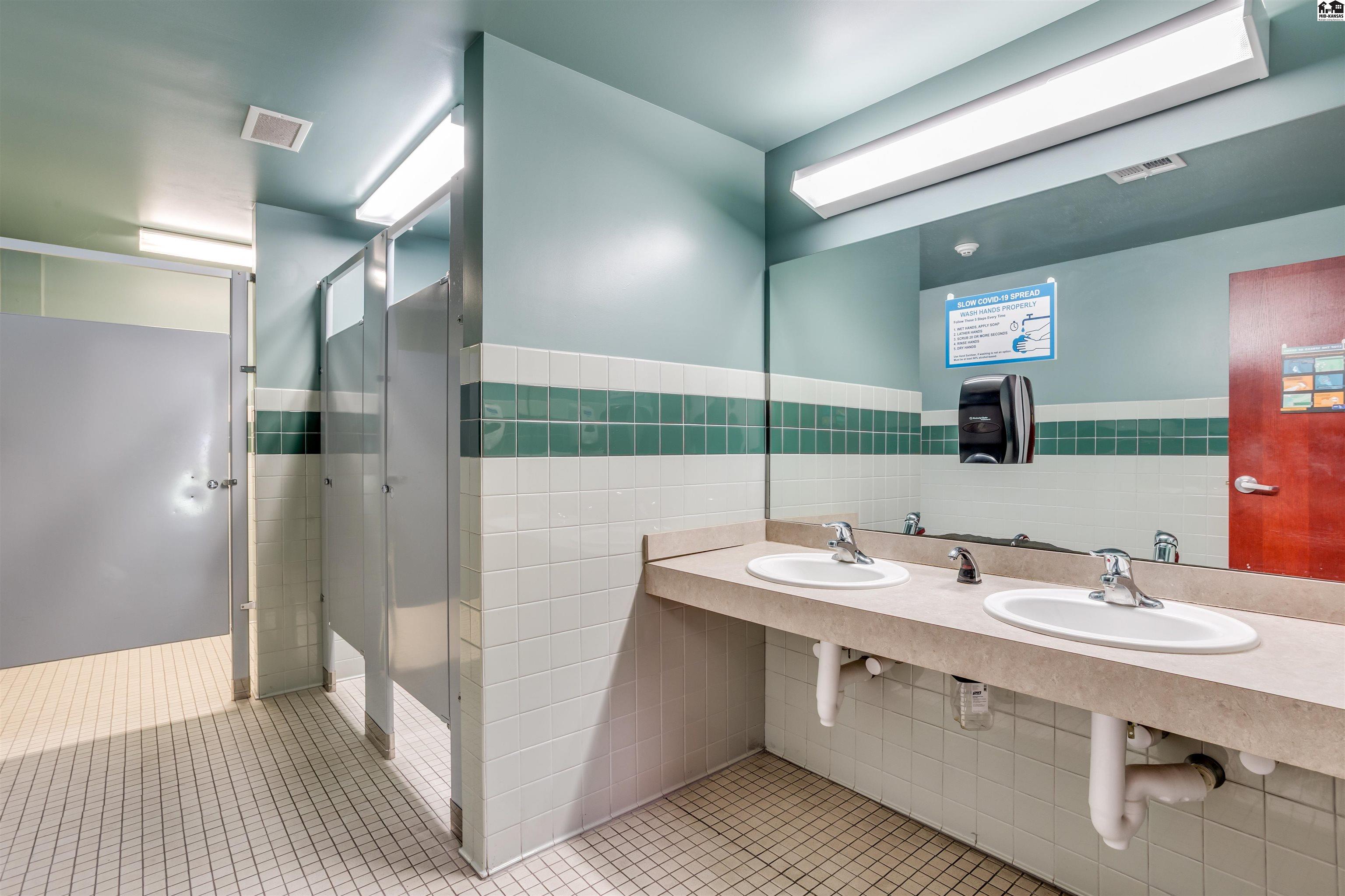 500 W 1st Avenue Hutchinson KS 67501