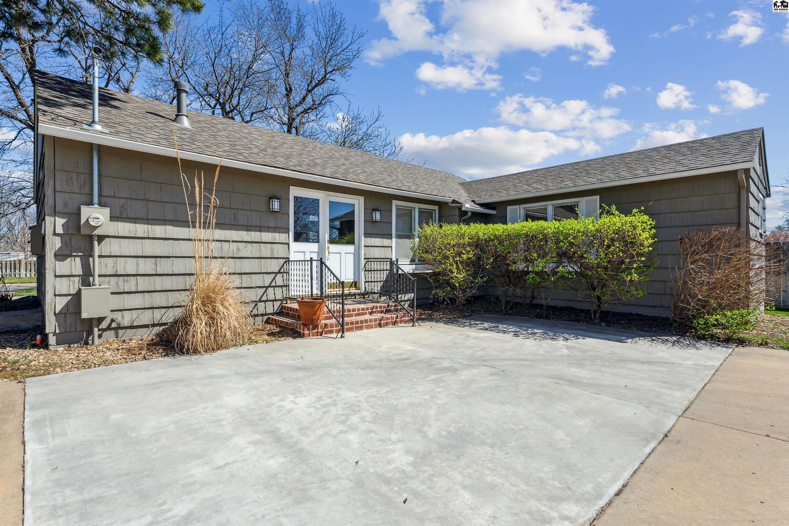 111 E 30th Avenue Hutchinson KS 67502