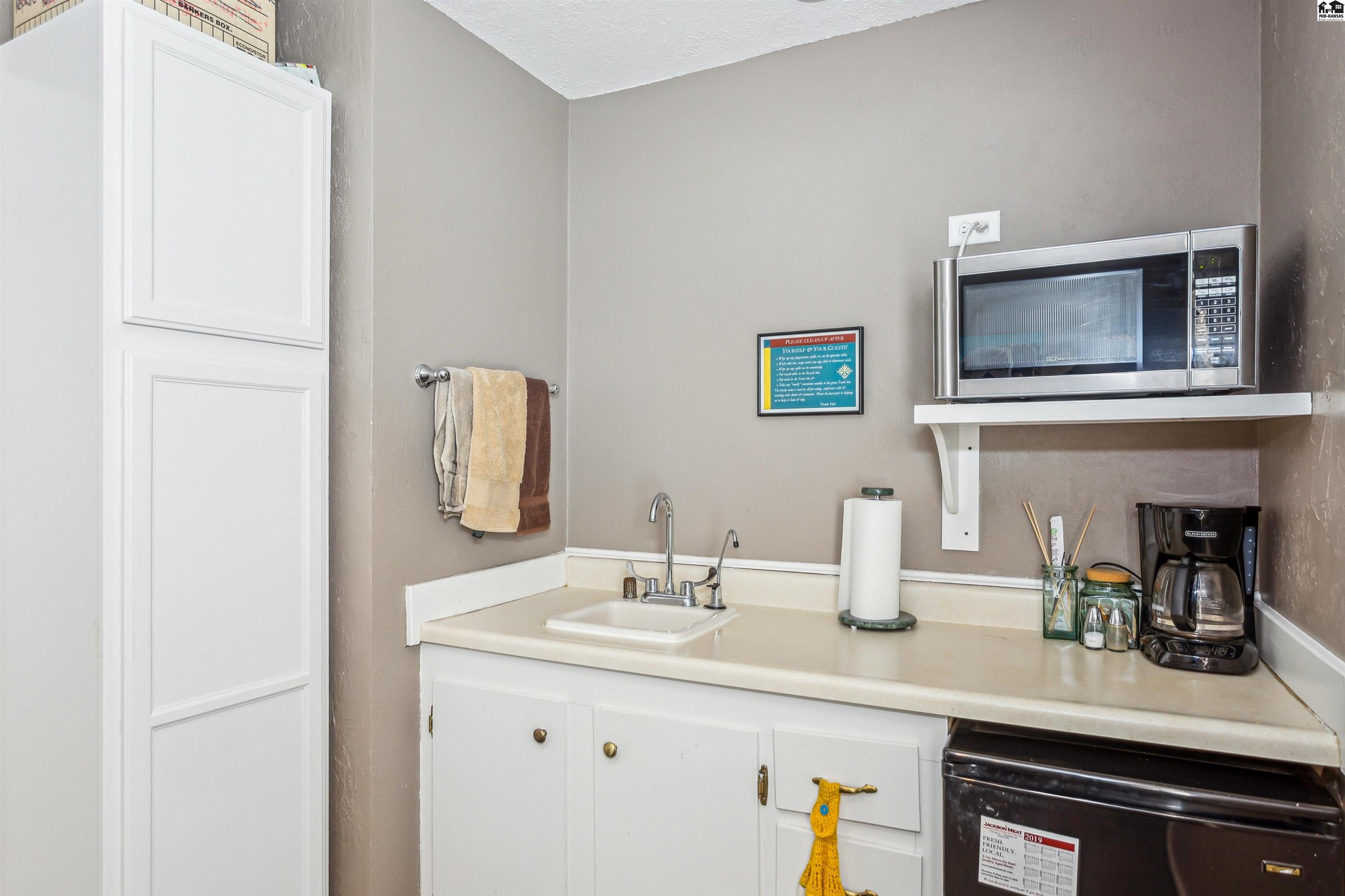 111 E 30th Avenue Hutchinson KS 67502