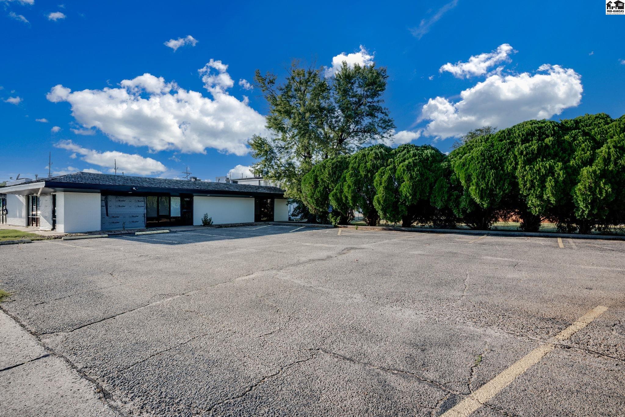 510 E 17th Avenue Hutchinson KS 67501