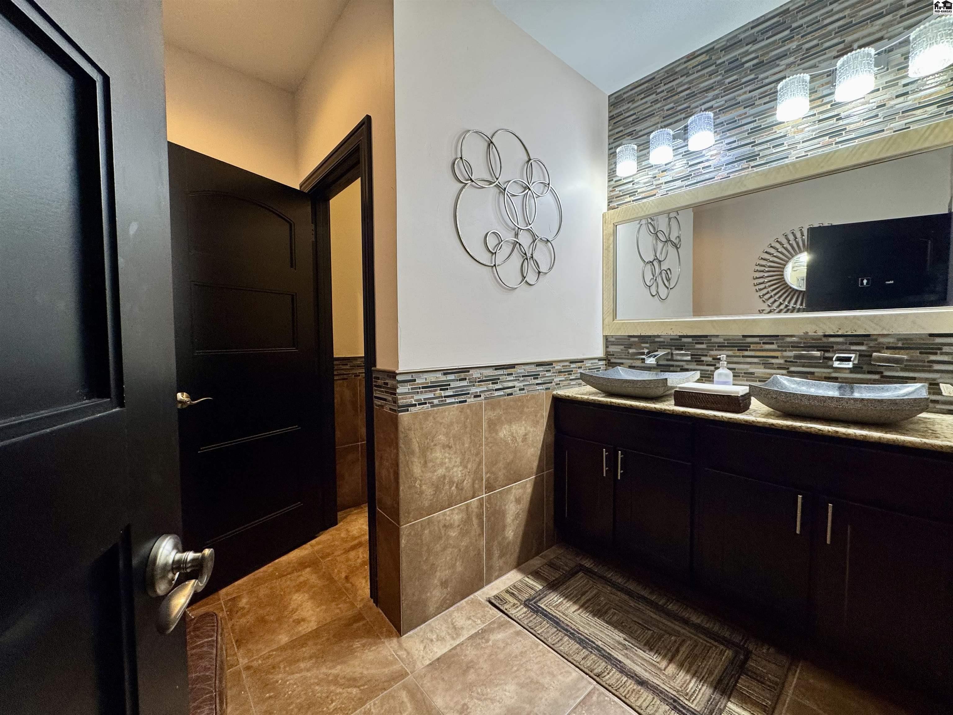 16 S Main Street Hutchinson KS 67501