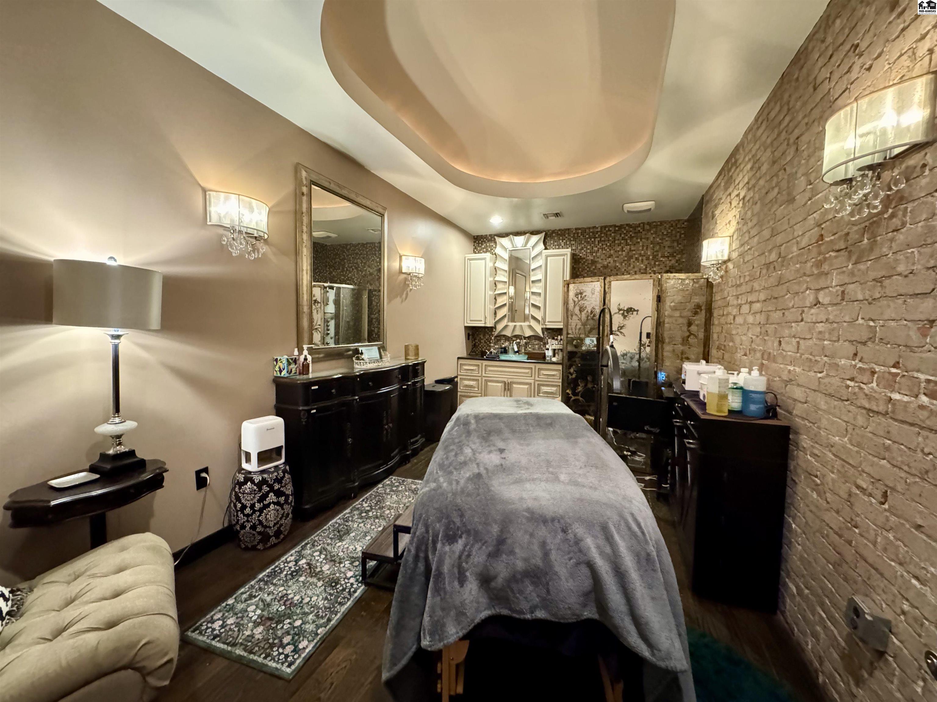 16 S Main Street Hutchinson KS 67501