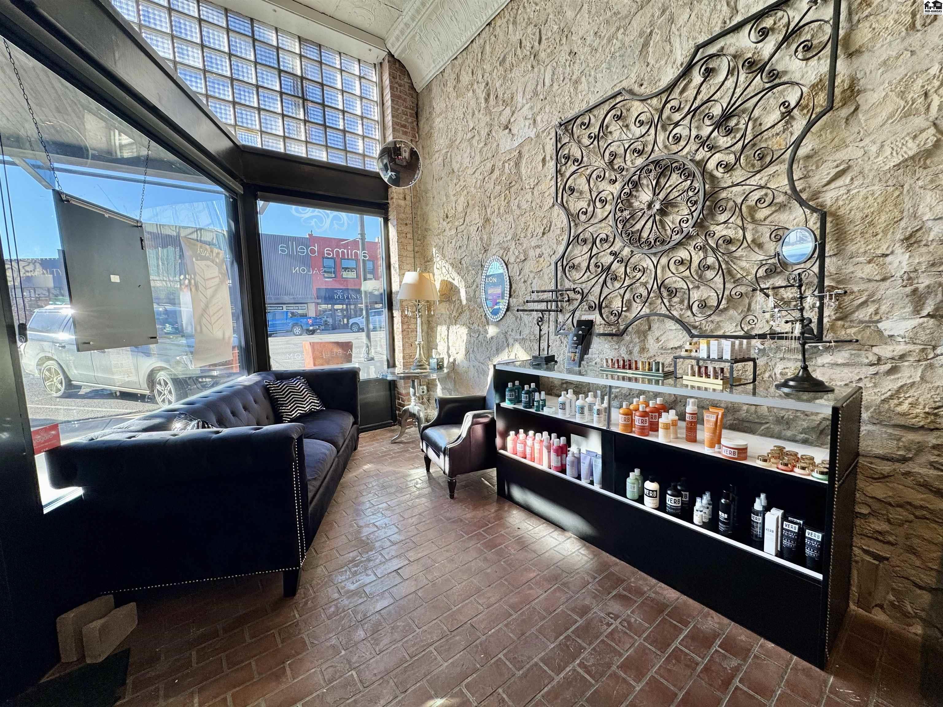 16 S Main Street Hutchinson KS 67501