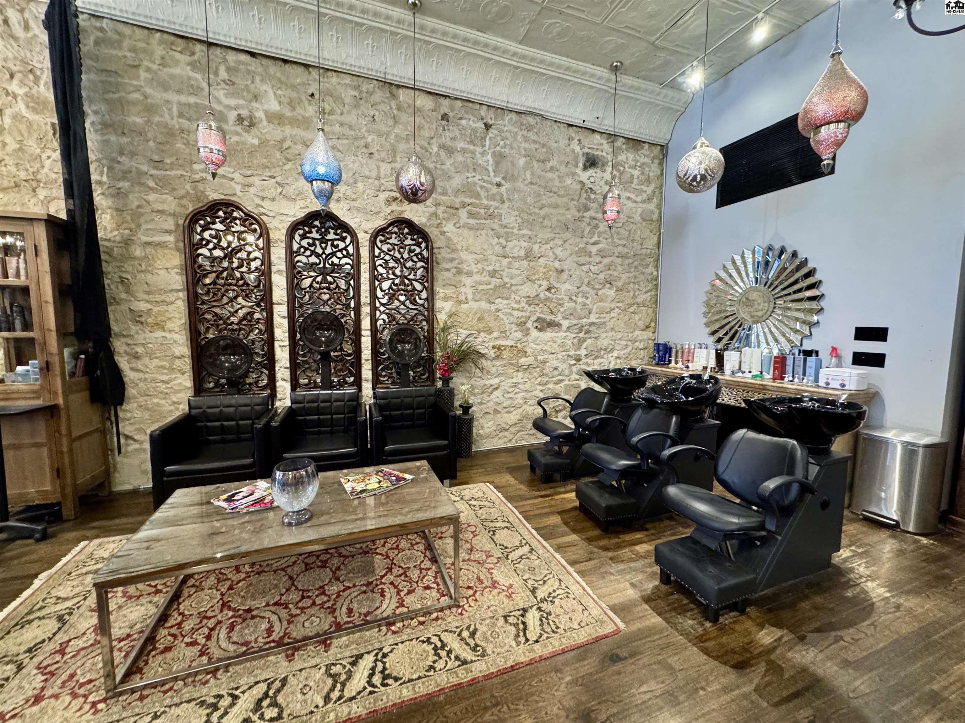 16 S Main Street Hutchinson KS 67501