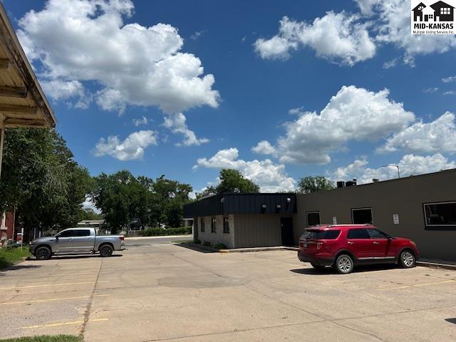 1009 N Main Street Hutchinson KS 67501