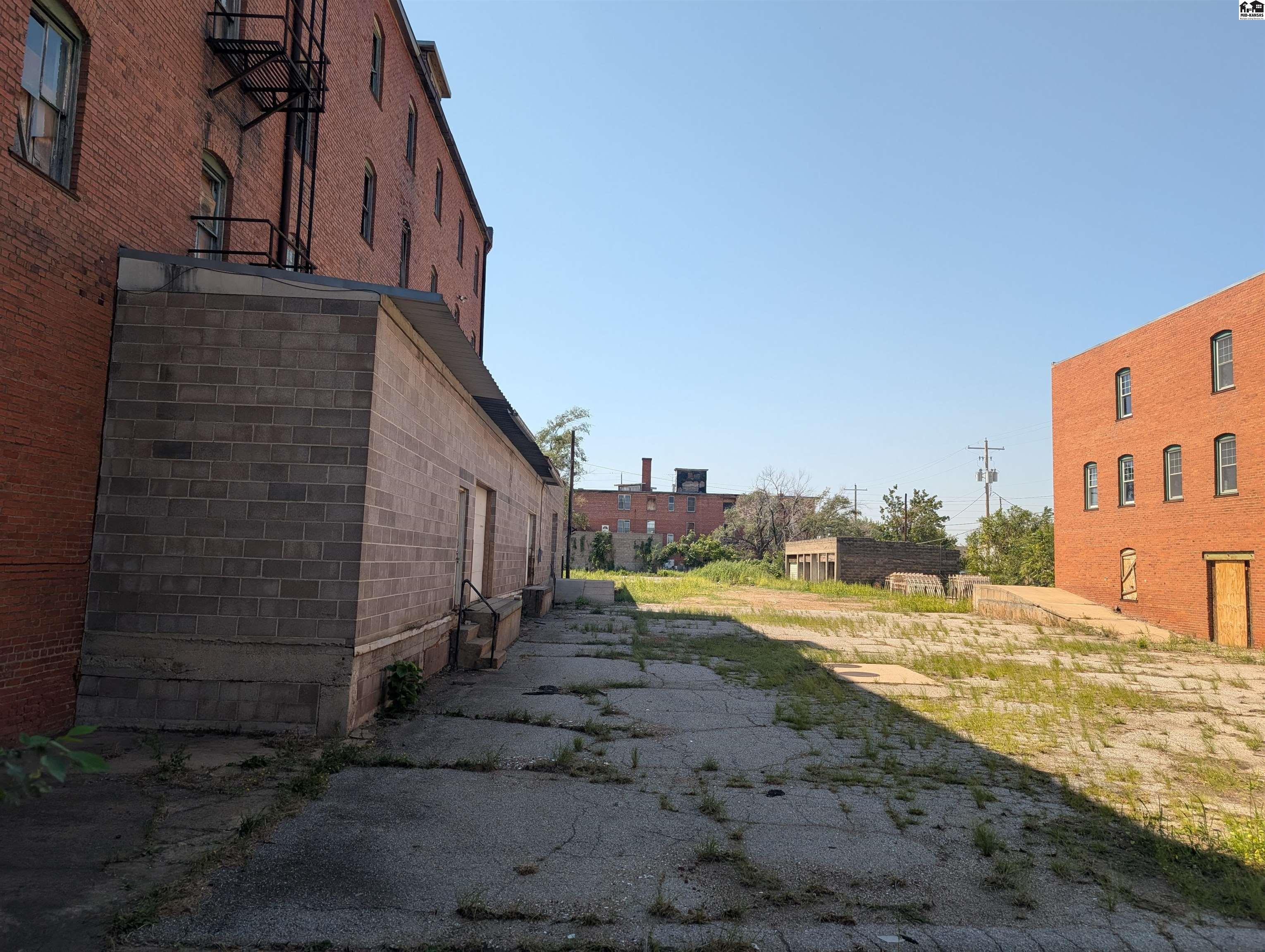 201 N Plum Street Hutchinson KS 67501