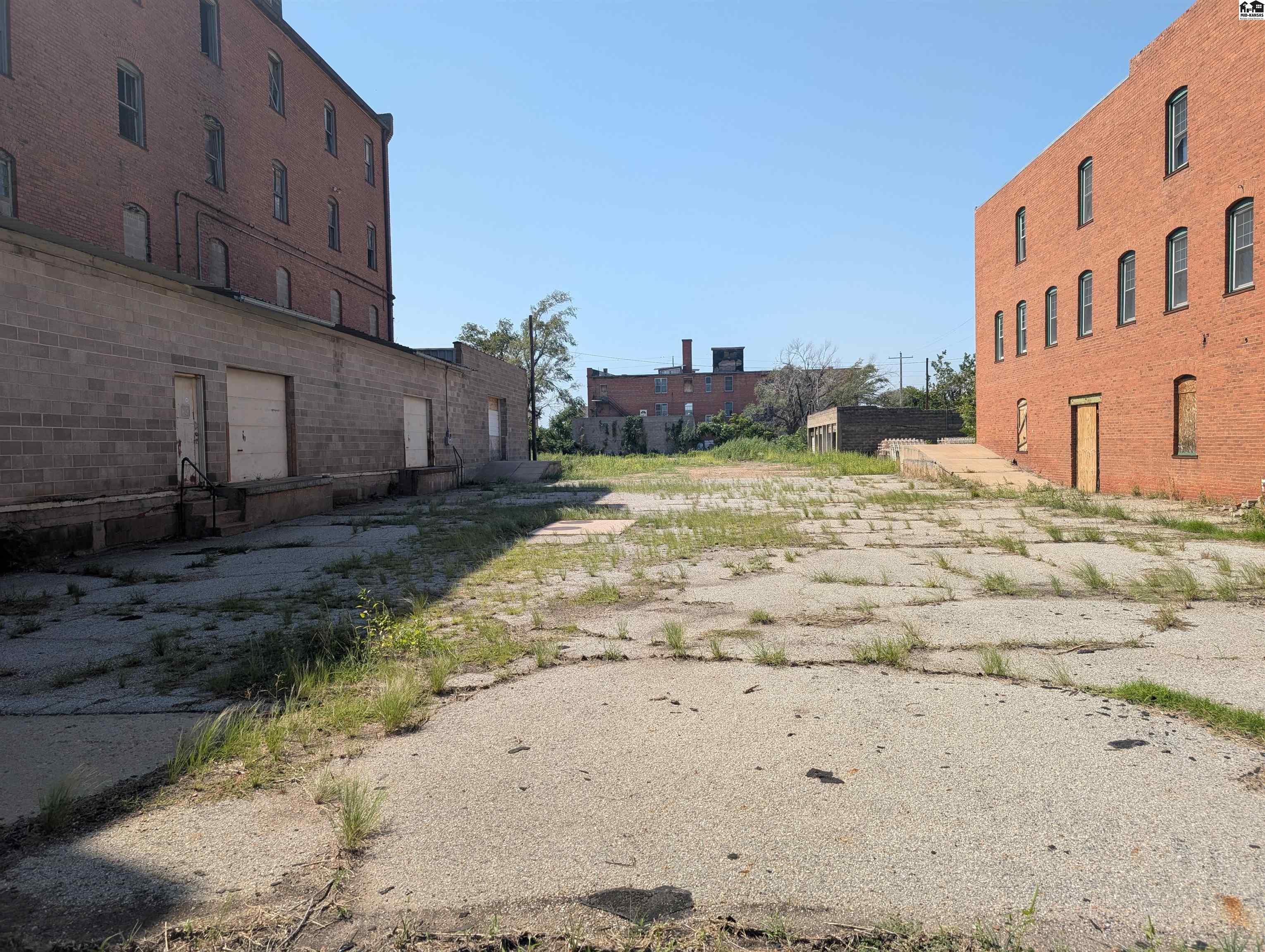 201 N Plum Street Hutchinson KS 67501