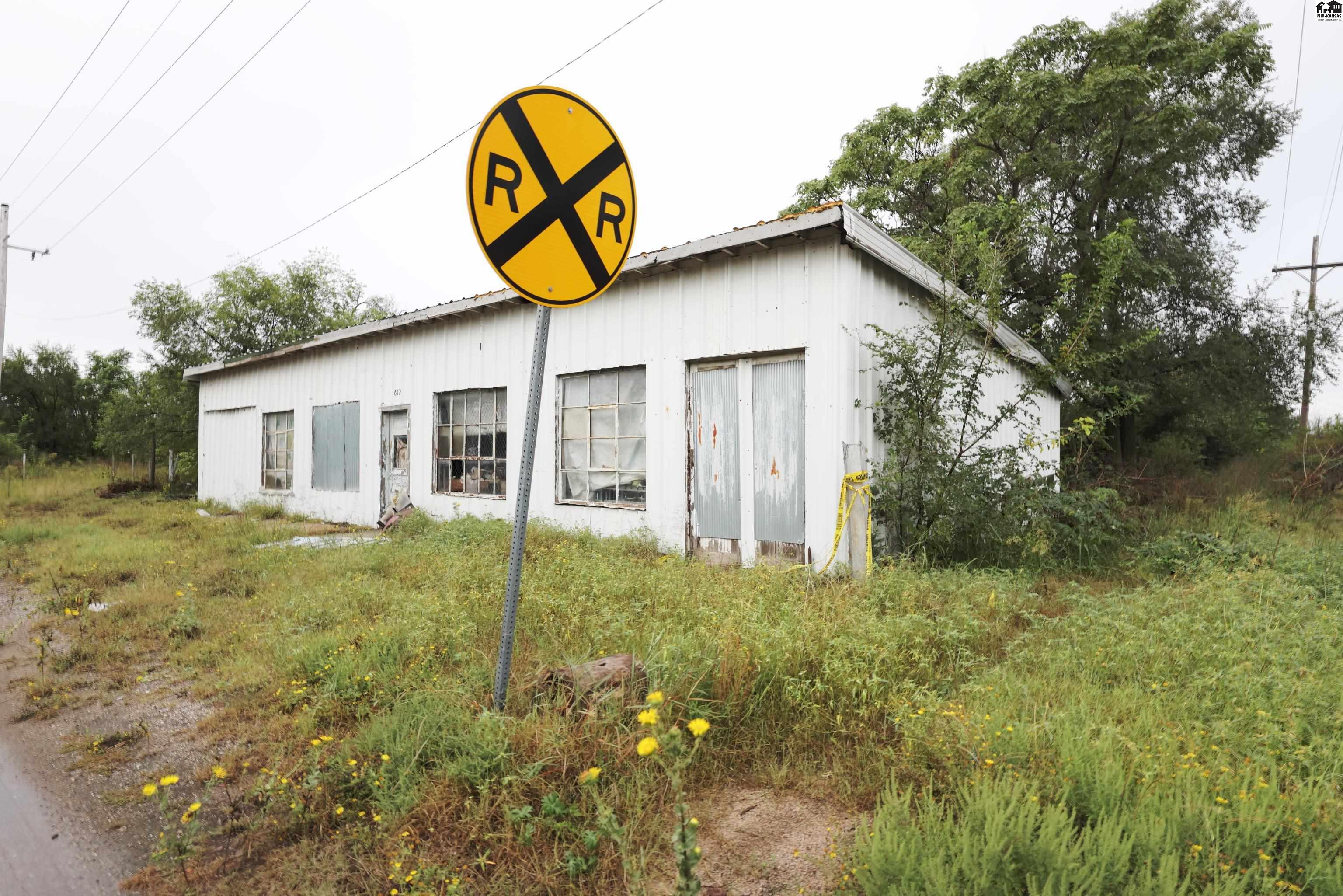 619 S Adams Street Hutchinson KS 67501