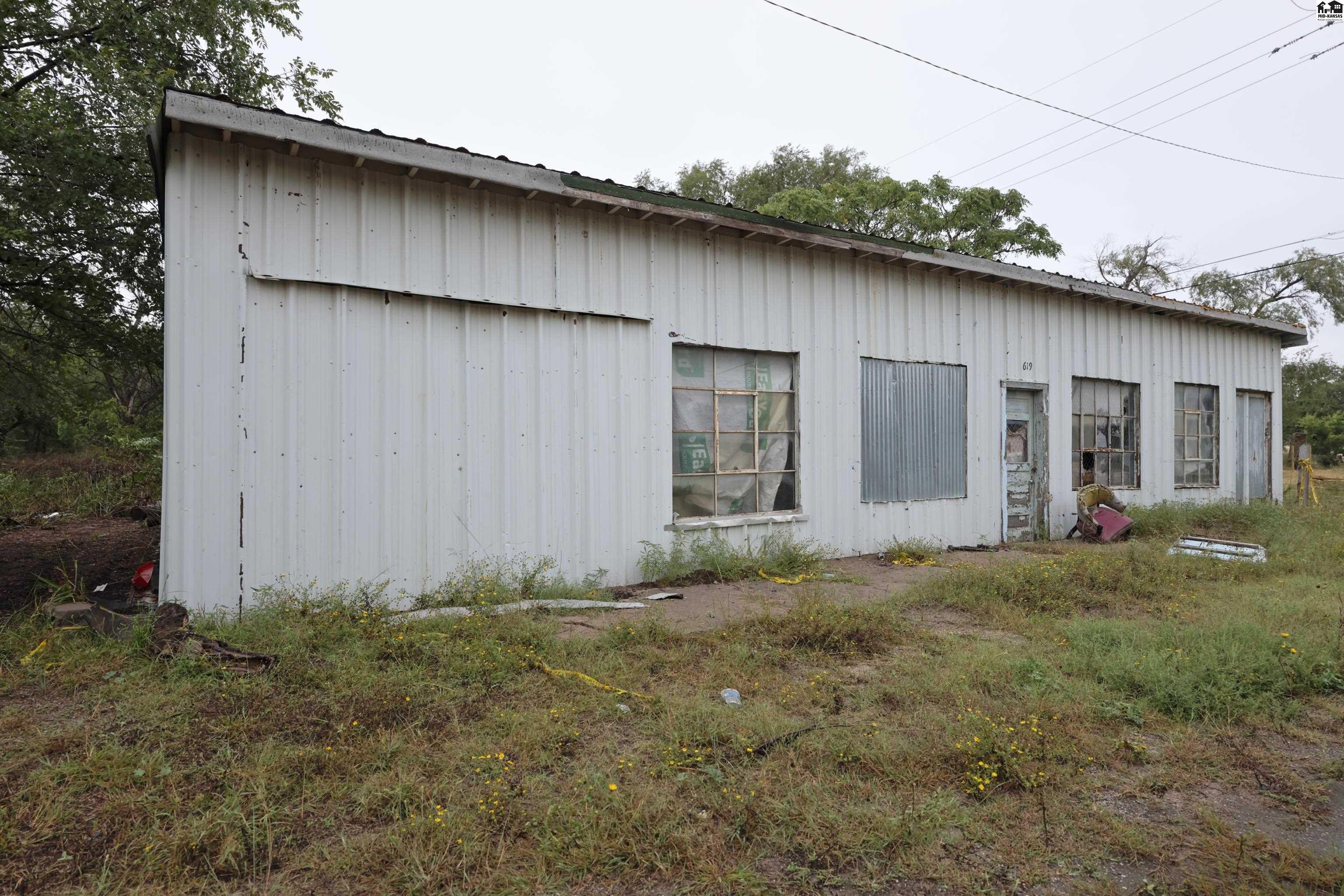 619 S Adams Street Hutchinson KS 67501