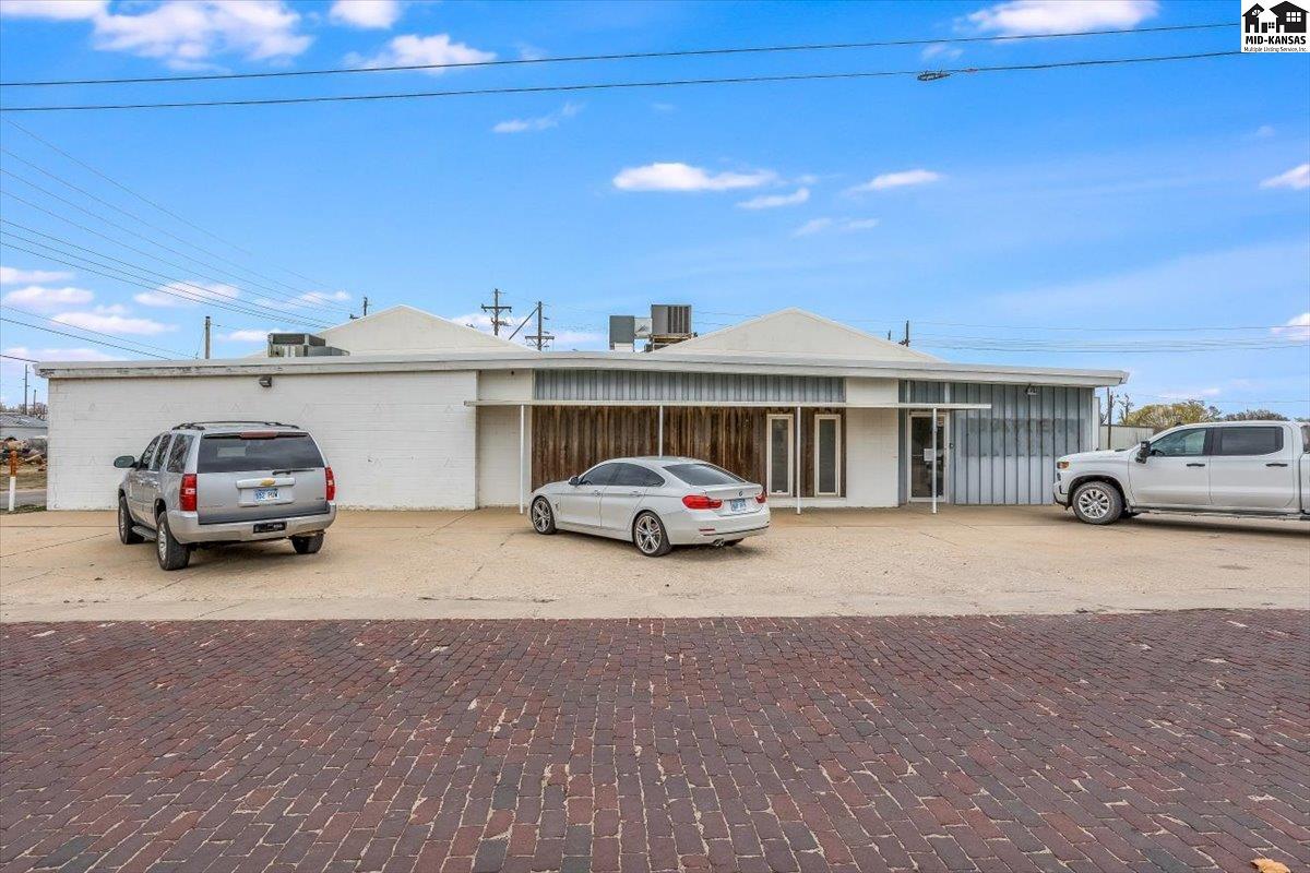 638 W 1st Avenue Hutchinson KS 67501