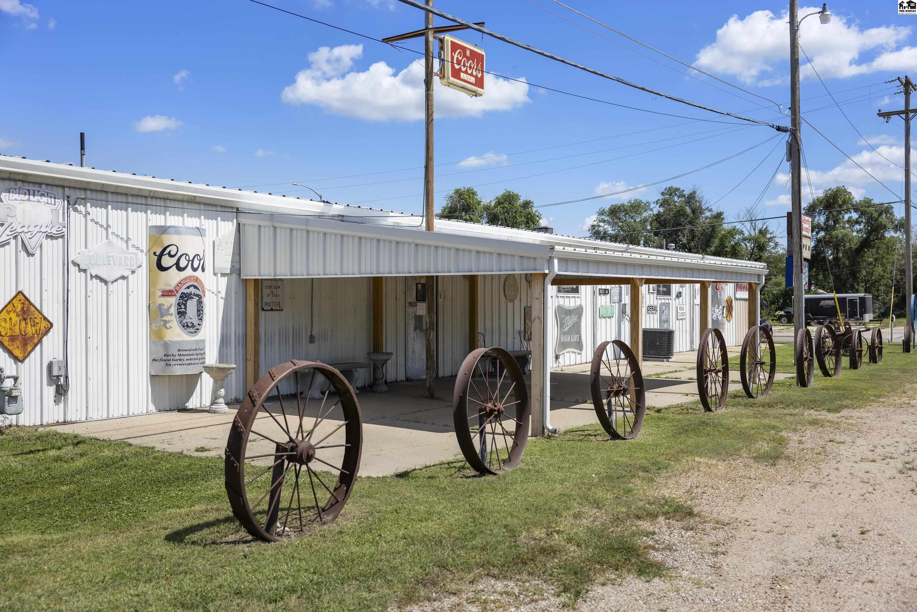 2106 E 4th Avenue Hutchinson KS 67501