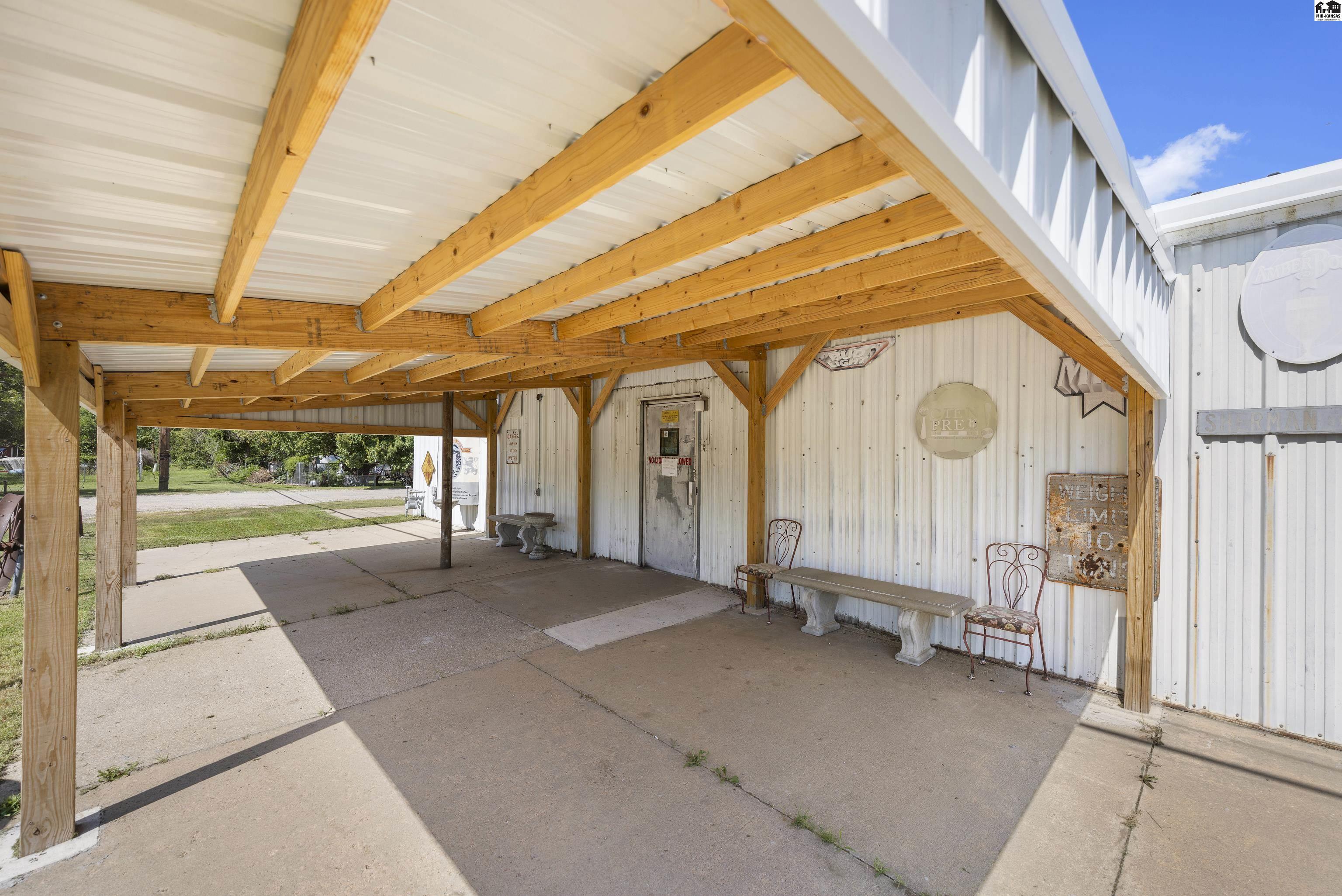 2106 E 4th Avenue Hutchinson KS 67501