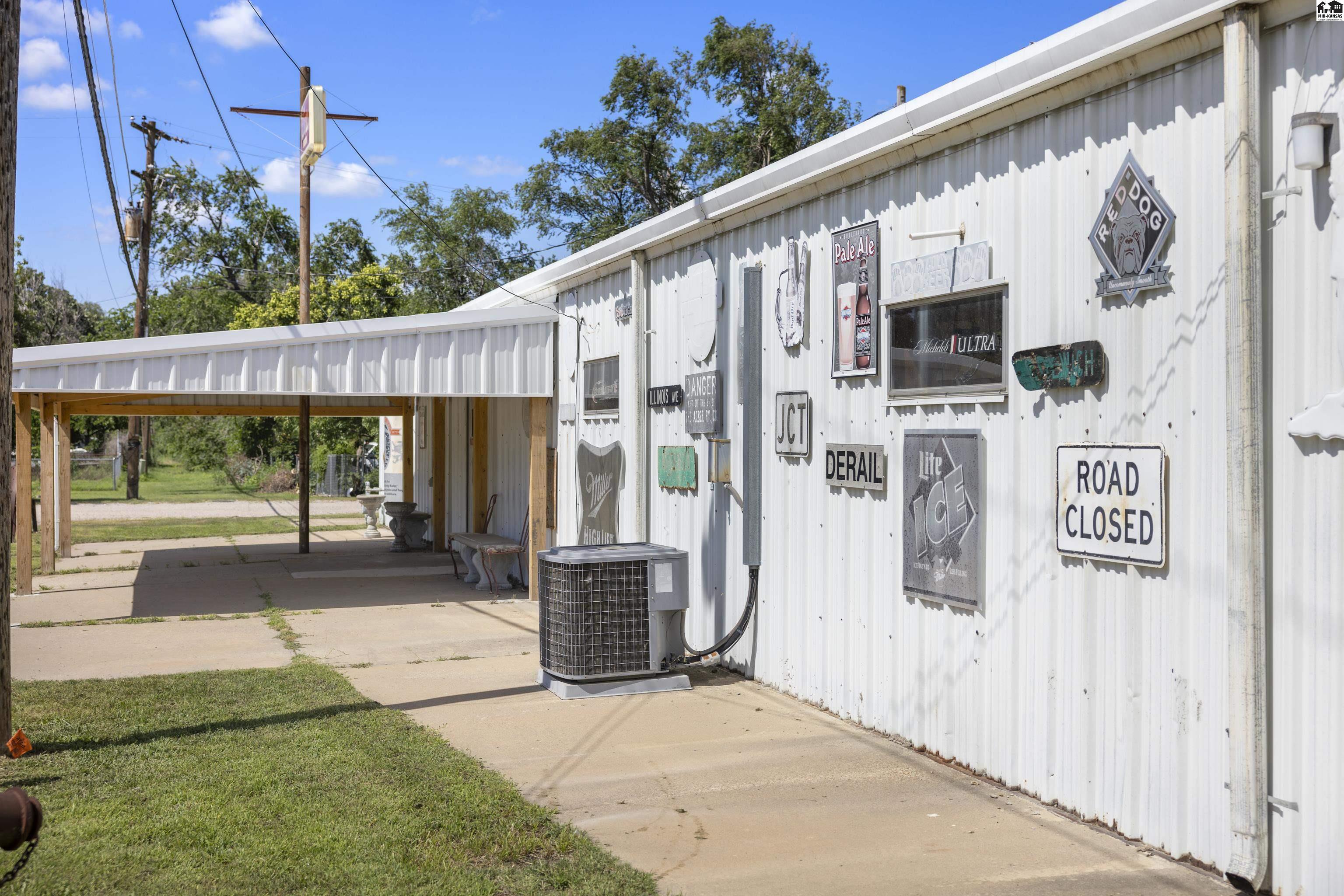 2106 E 4th Avenue Hutchinson KS 67501