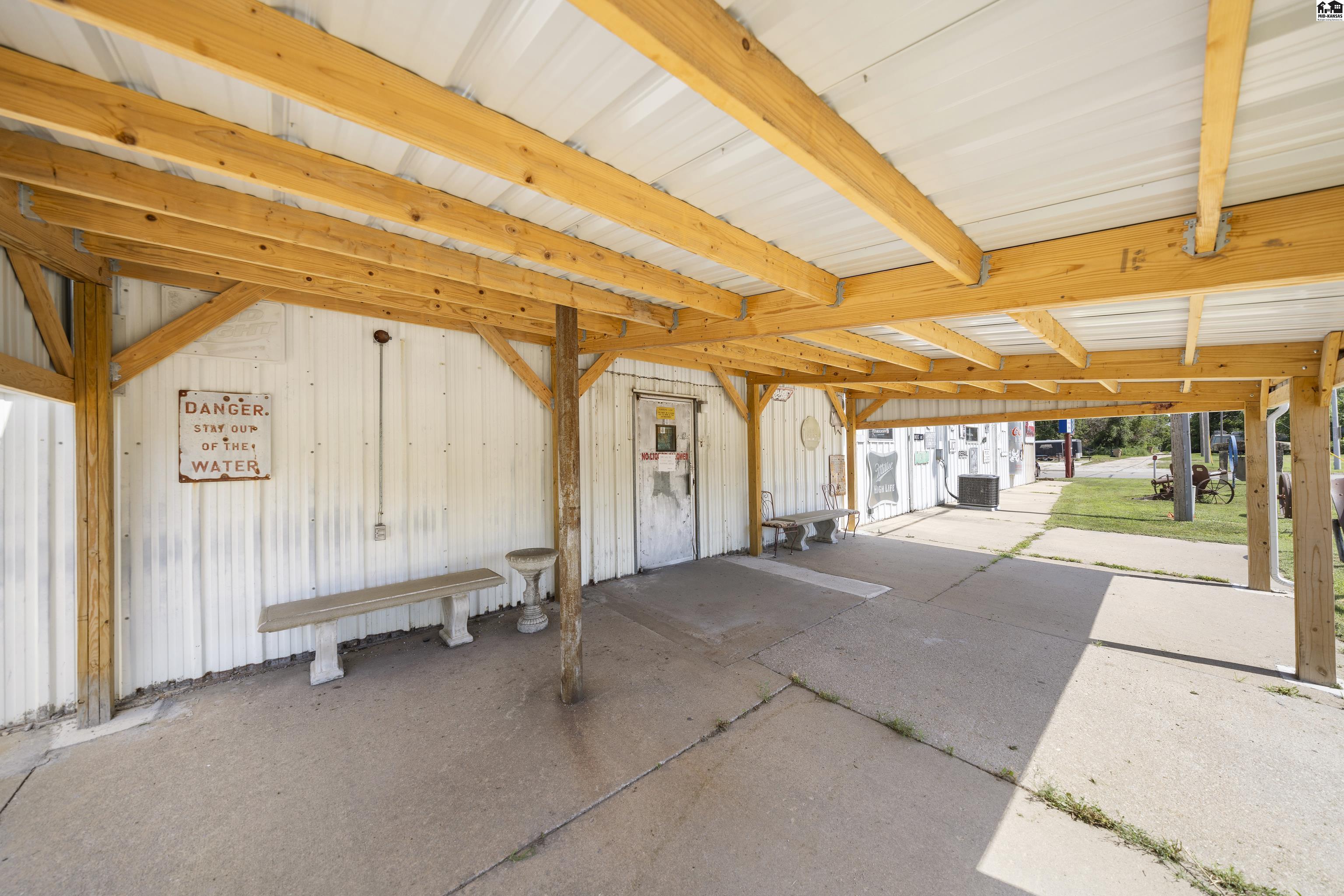 2106 E 4th Avenue Hutchinson KS 67501