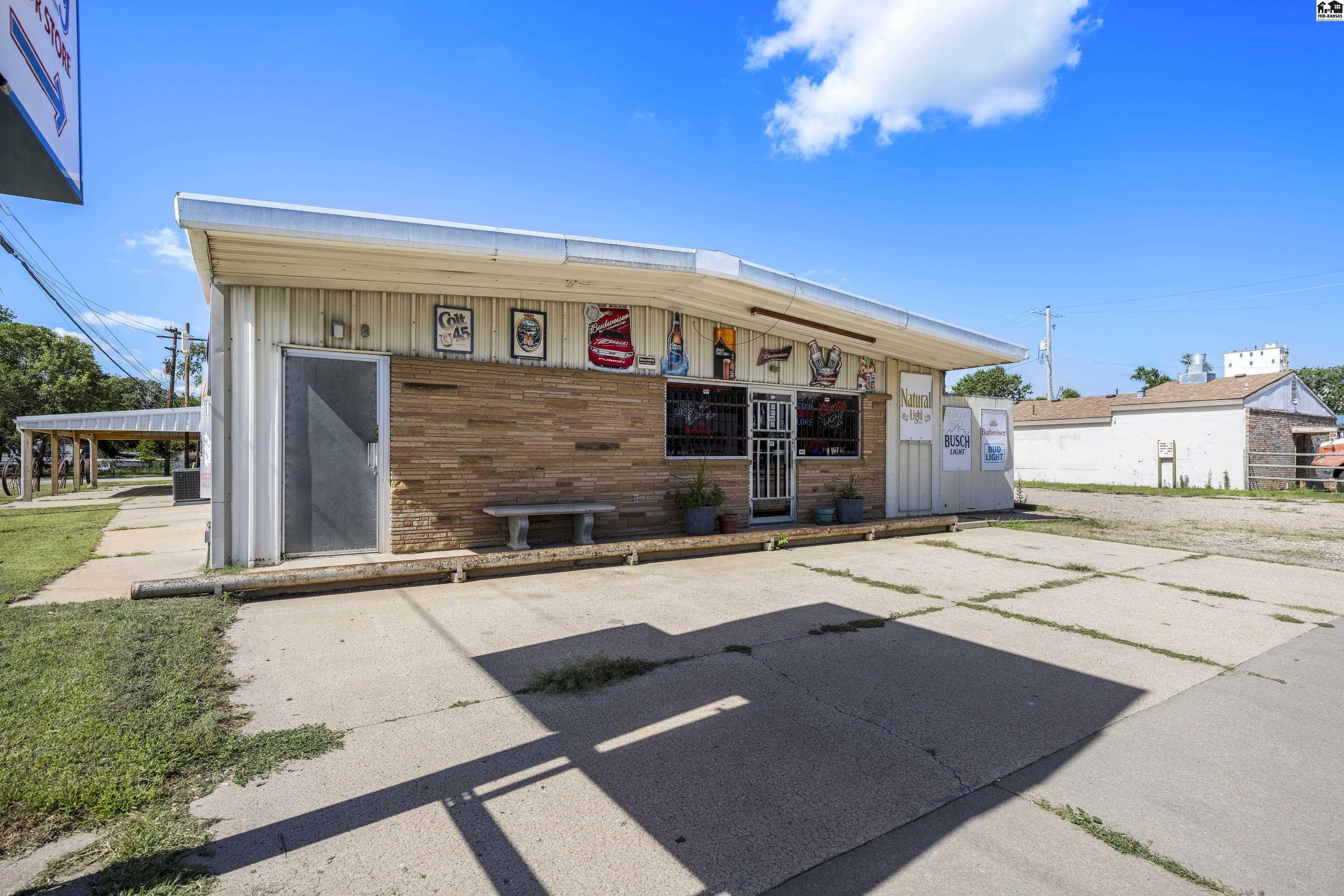 2106 E 4th Avenue Hutchinson KS 67501