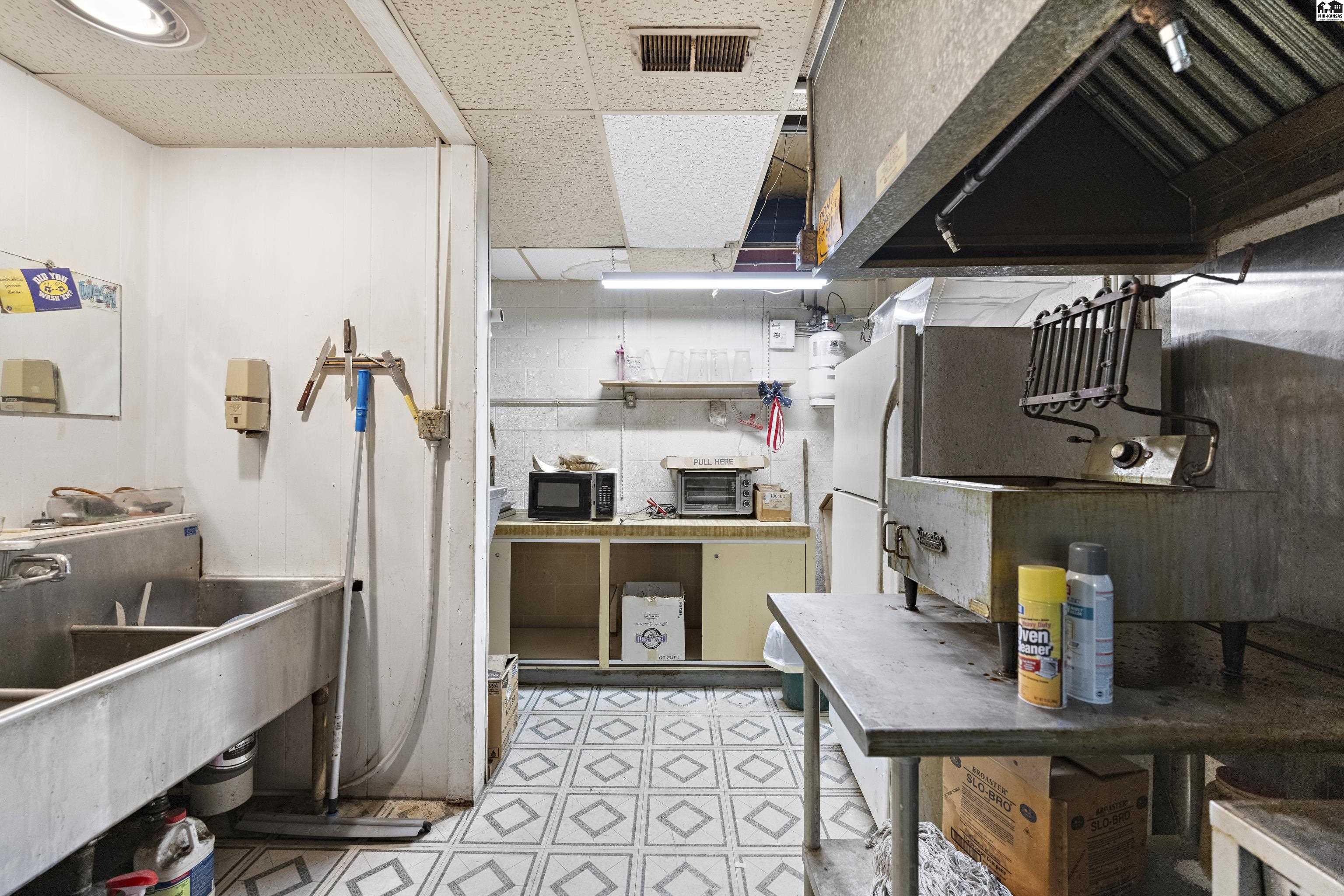 2106 E 4th Avenue Hutchinson KS 67501