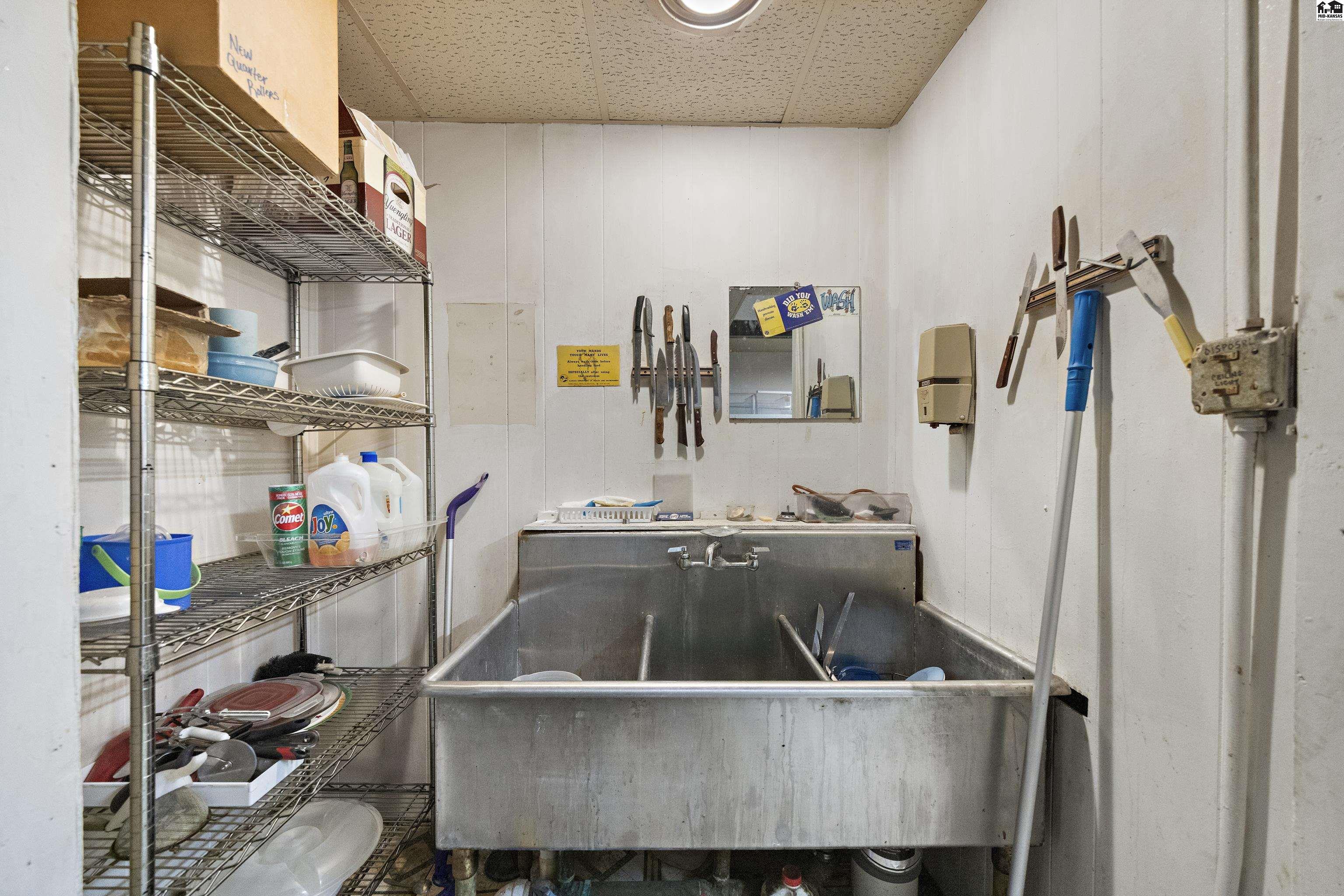 2106 E 4th Avenue Hutchinson KS 67501