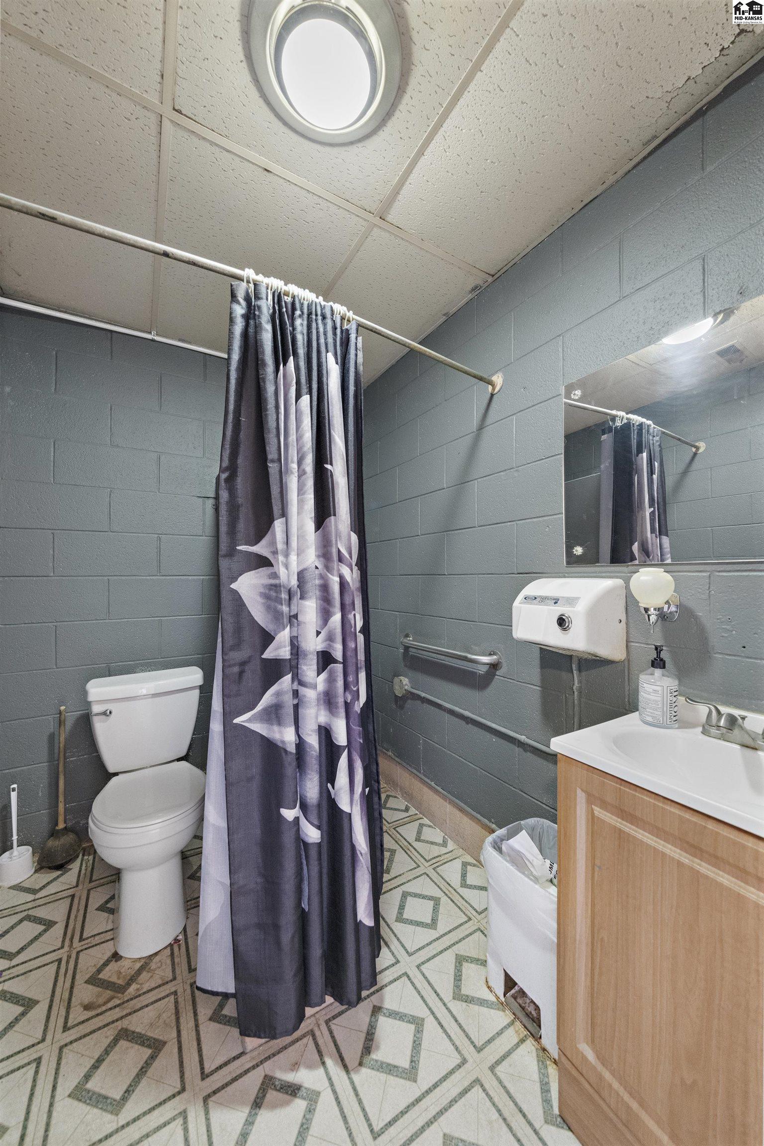 2106 E 4th Avenue Hutchinson KS 67501