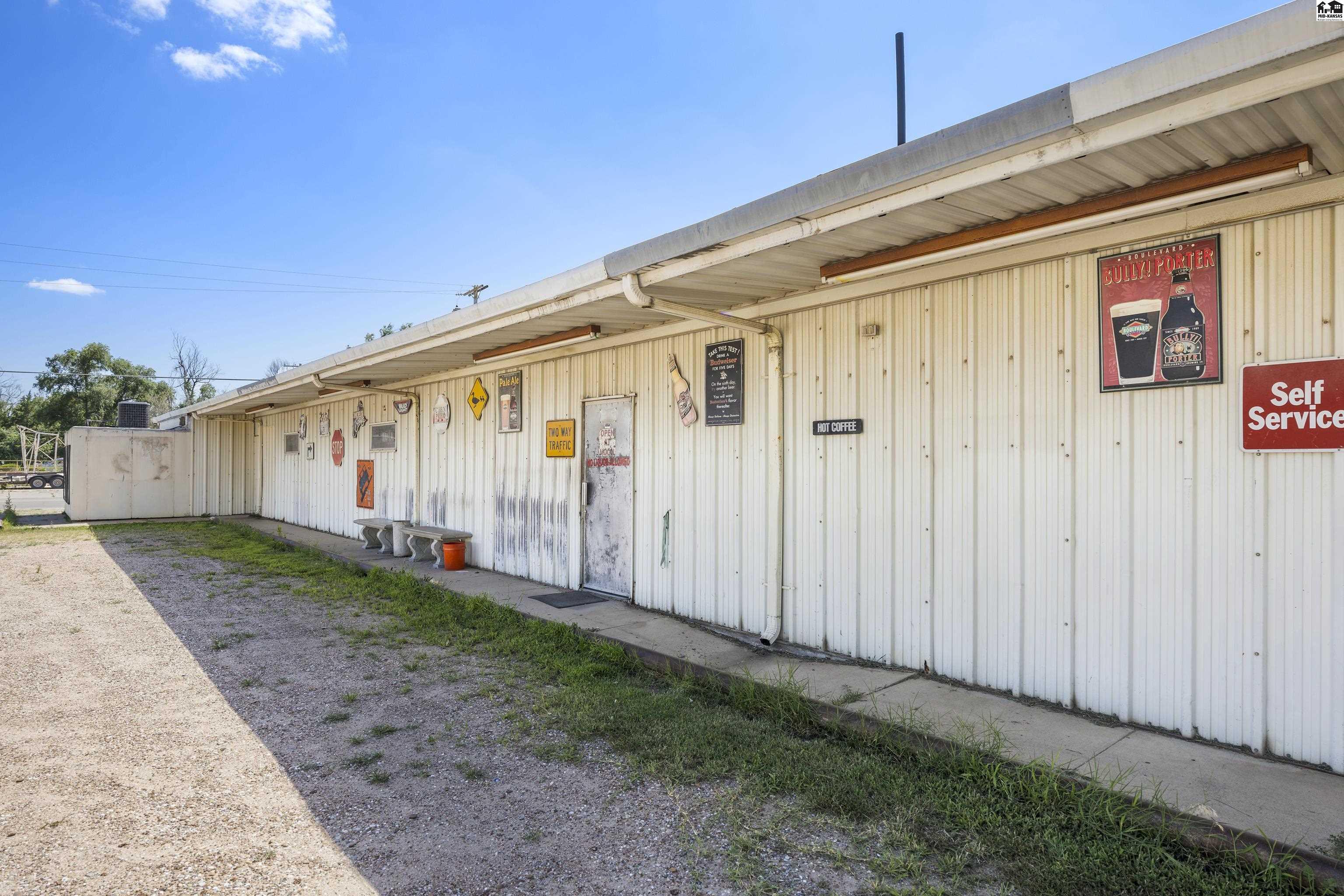 2106 E 4th Avenue Hutchinson KS 67501