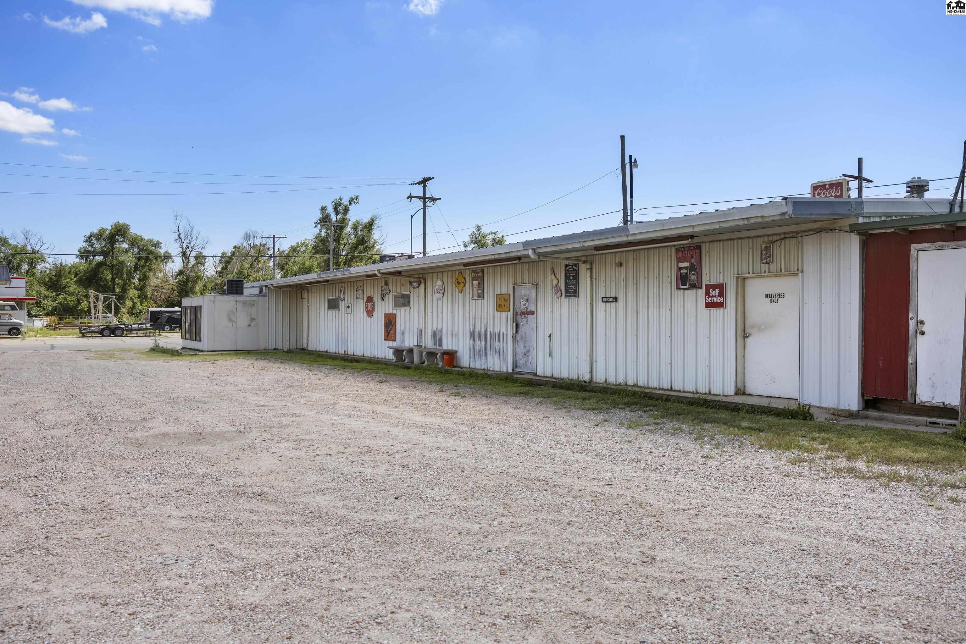 2106 E 4th Avenue Hutchinson KS 67501