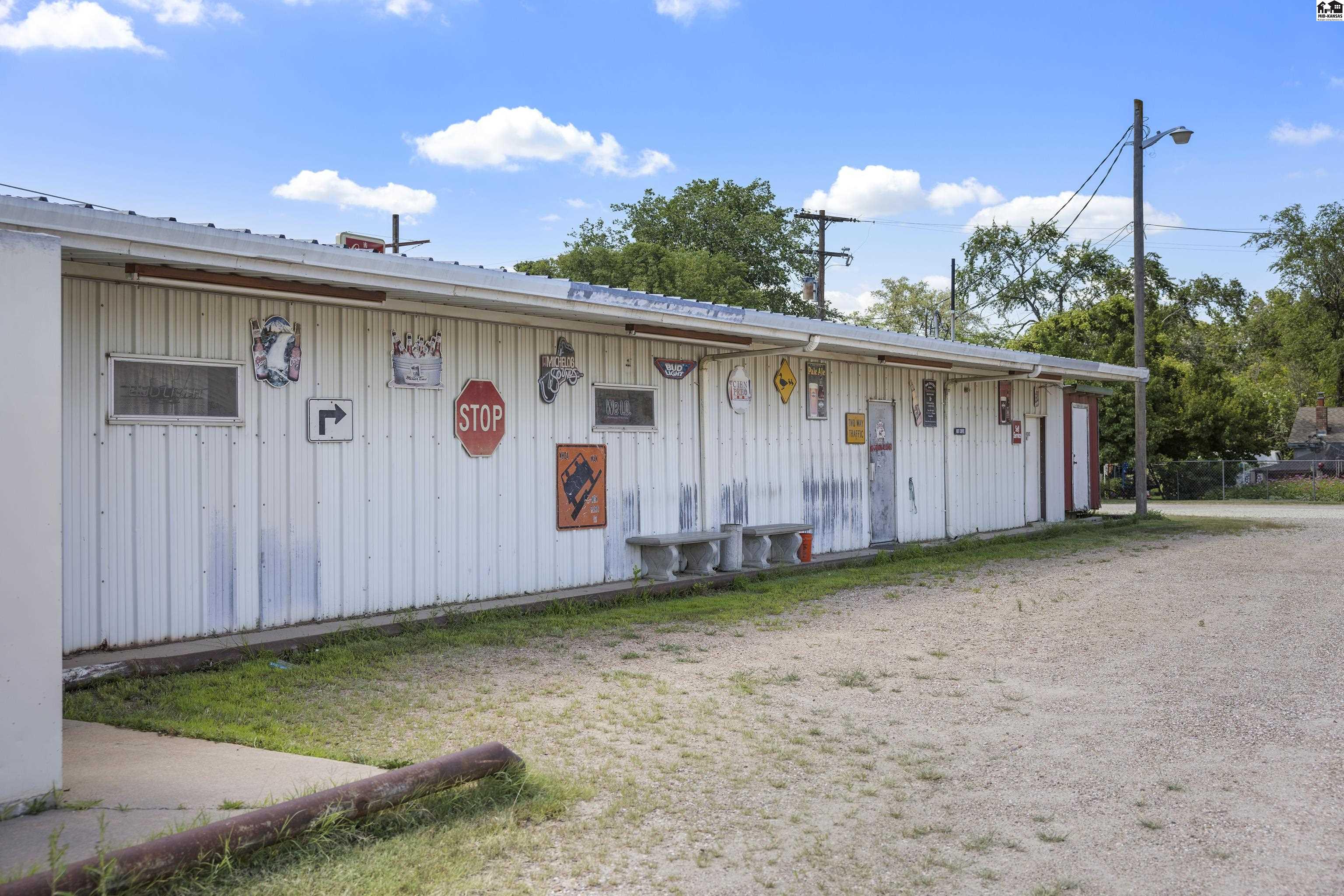 2106 E 4th Avenue Hutchinson KS 67501