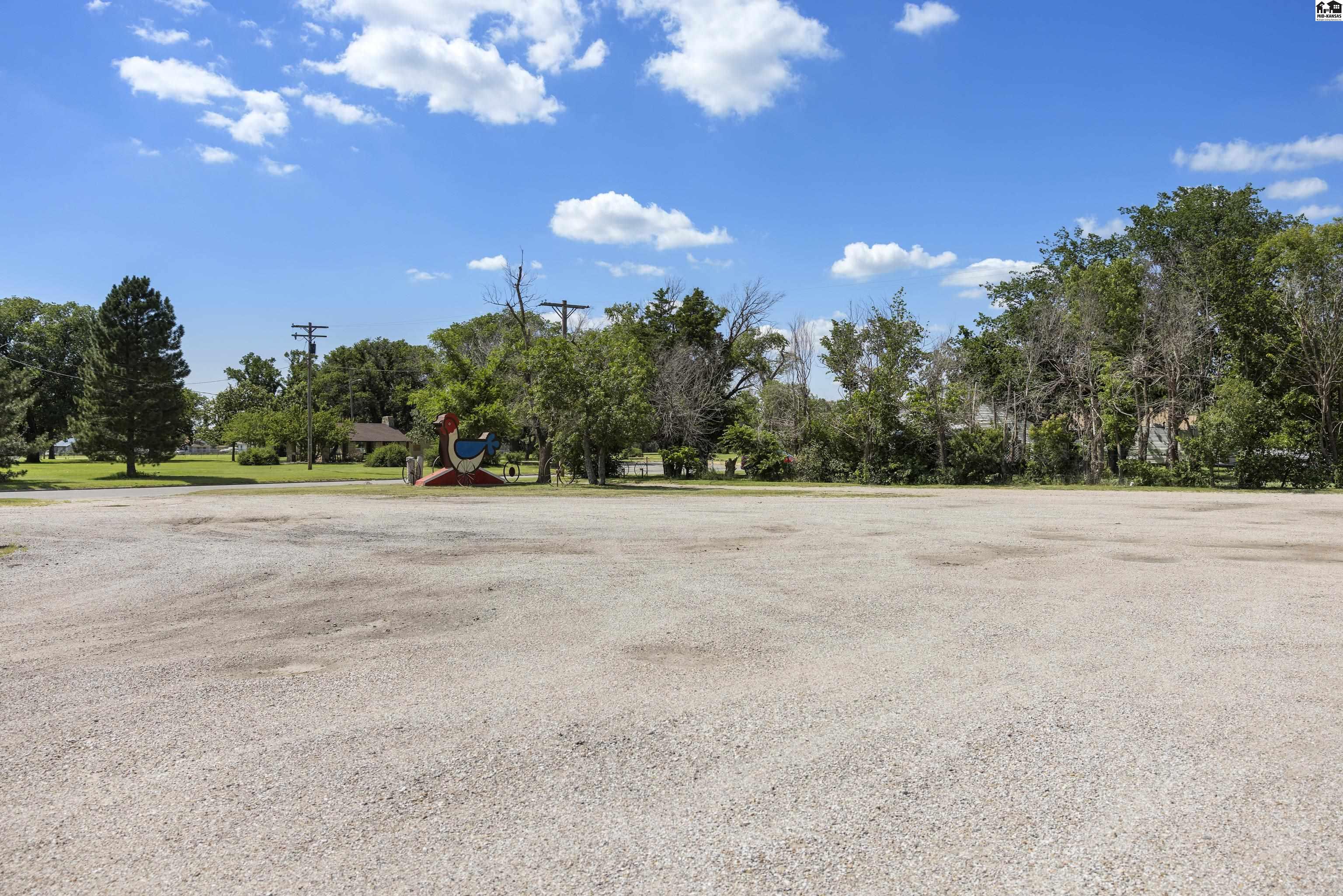 2106 E 4th Avenue Hutchinson KS 67501