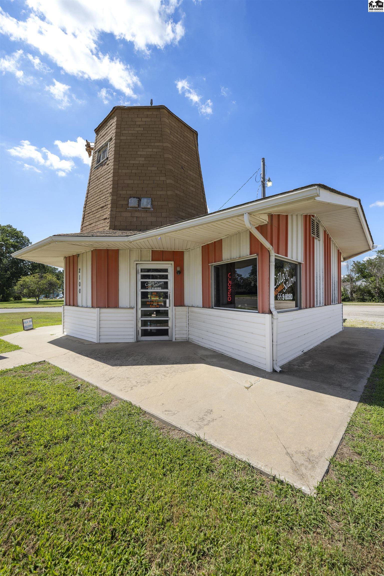 2106 E 4th Avenue Hutchinson KS 67501