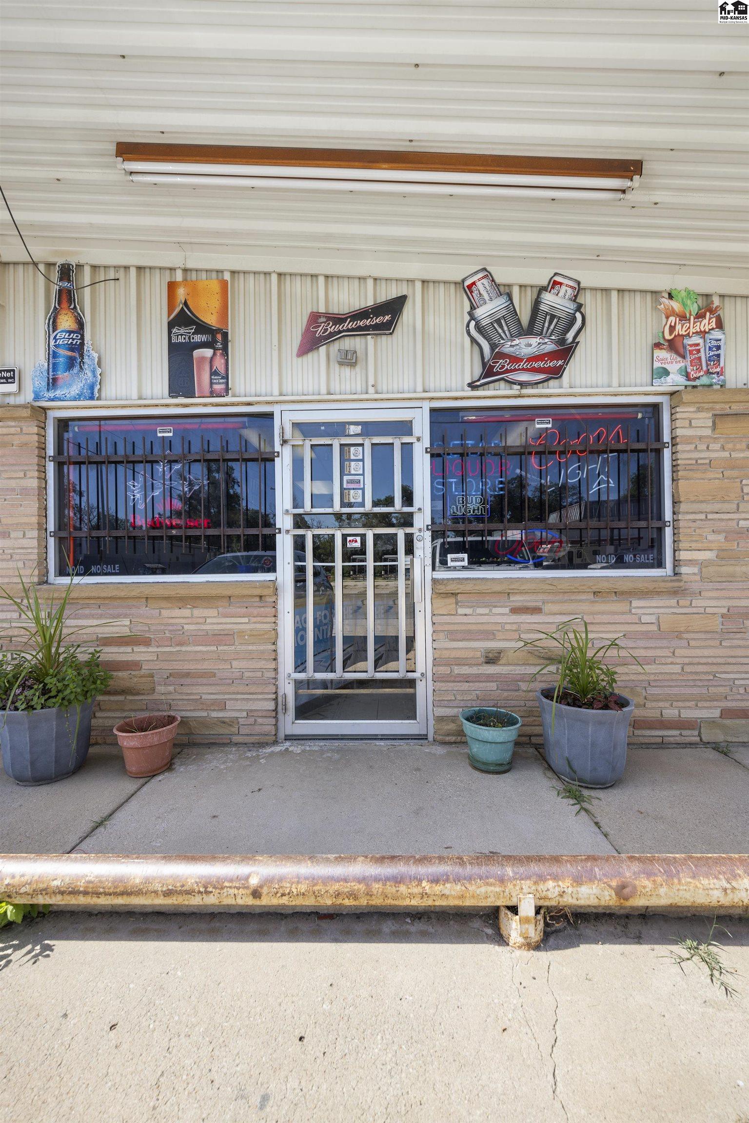 2106 E 4th Avenue Hutchinson KS 67501