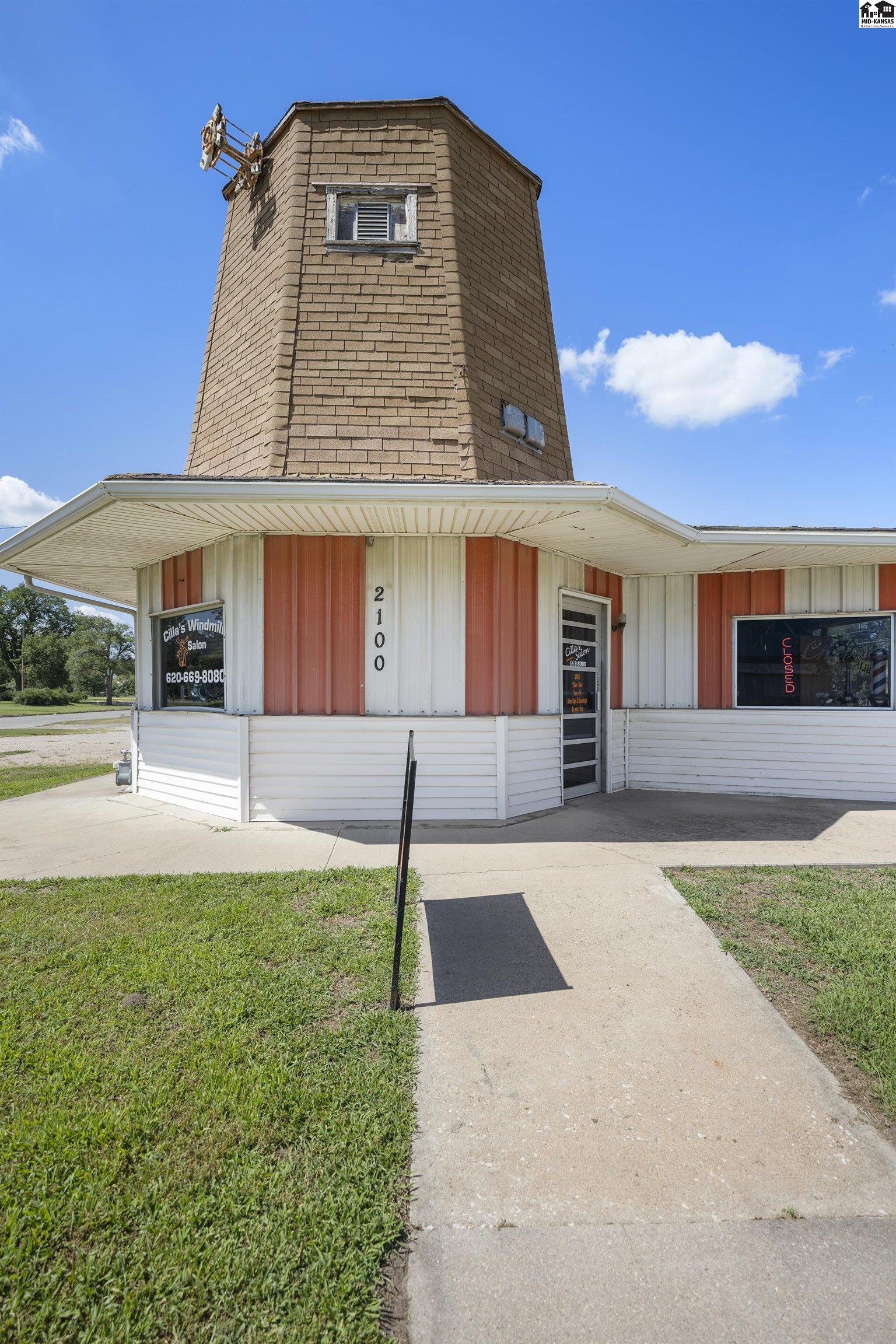 2106 E 4th Avenue Hutchinson KS 67501